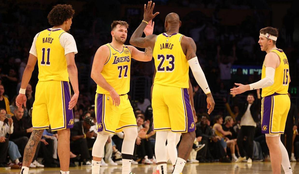 开云体育赛事直播关于东契奇重要时刻比赛局势复杂，湖人带队取胜！的信息