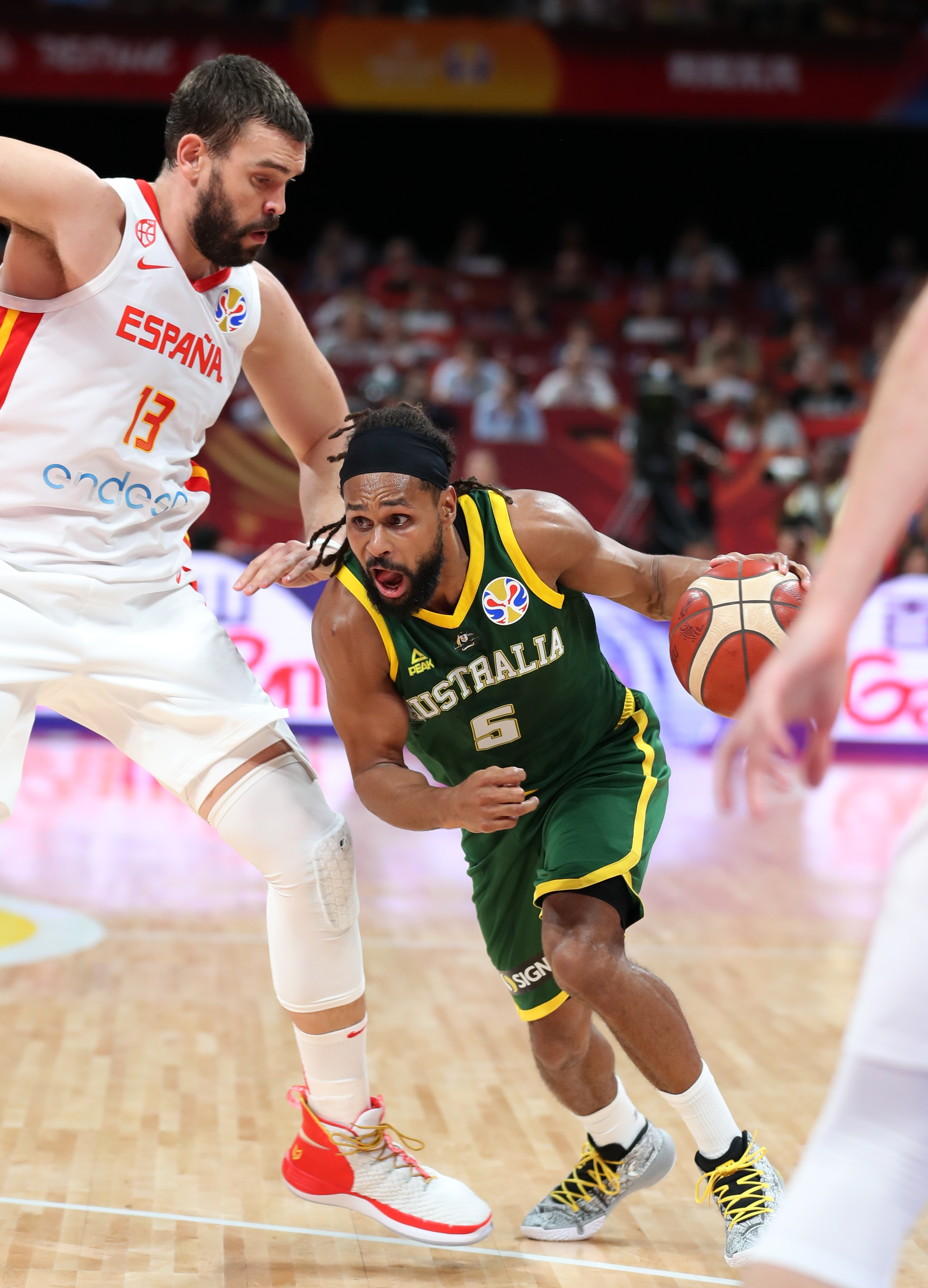 包含Rookie连续十二场比赛得分超过大比分获胜，澳大利亚队不断突破！的词条