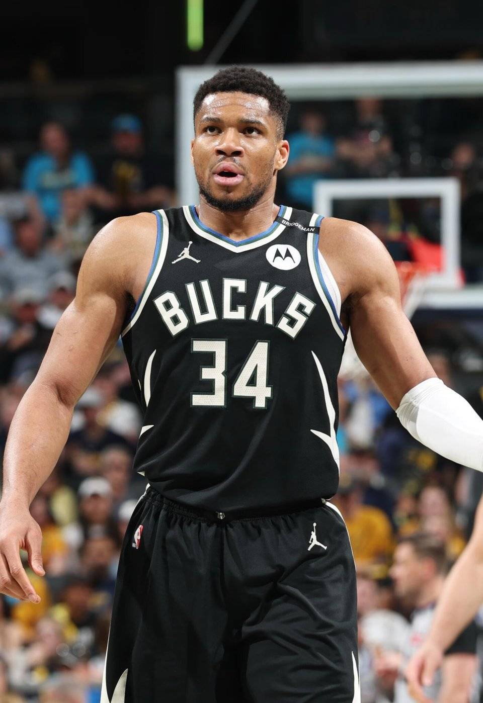 开云体育官方网站包含字母哥与80激战湖人分钟，晋级下一阶段胜负难料！，德布劳内焦点对战全场沸腾不已的词条